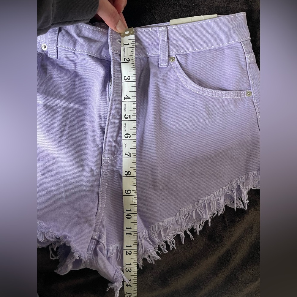 NWT Topshop Kiri Moto Shorts
Purple
Size 12
Cutoff/distressed hem - Picture 3 of 5